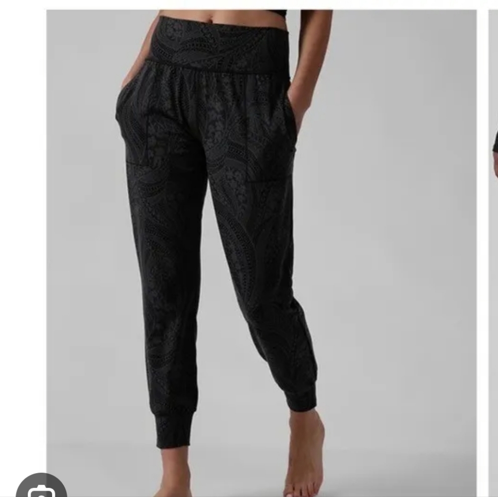 Athleta Textured Salutation Jogger